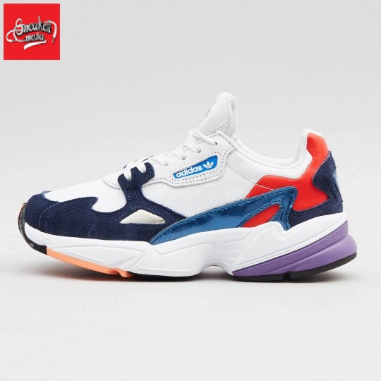 Giày thể thao thời trang hiện đại 2021